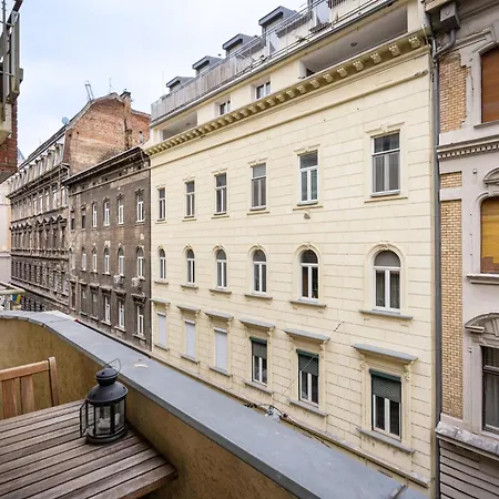 Paulay Deluxe 1 Budapest