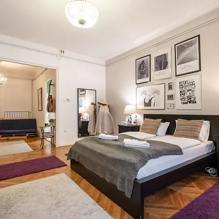 Apartment Paulay Deluxe 1 *