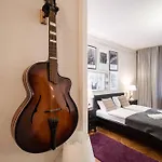 Paulay Deluxe 1
